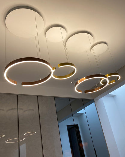 Manial. LED Kronleuchter Modern Schwarz Gold – Ring Pendelleuchte
