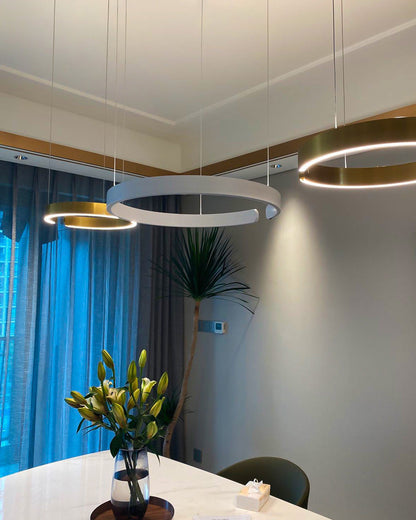 Manial. LED Kronleuchter Modern Schwarz Gold – Ring Pendelleuchte