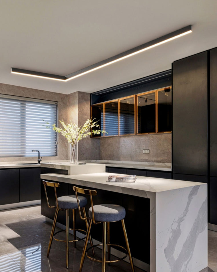 Manial. Lineare LED Deckenleuchte