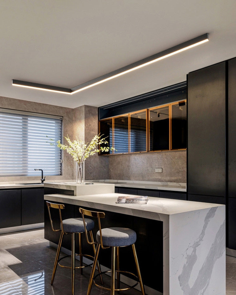 Manial. Lineare LED Deckenleuchte