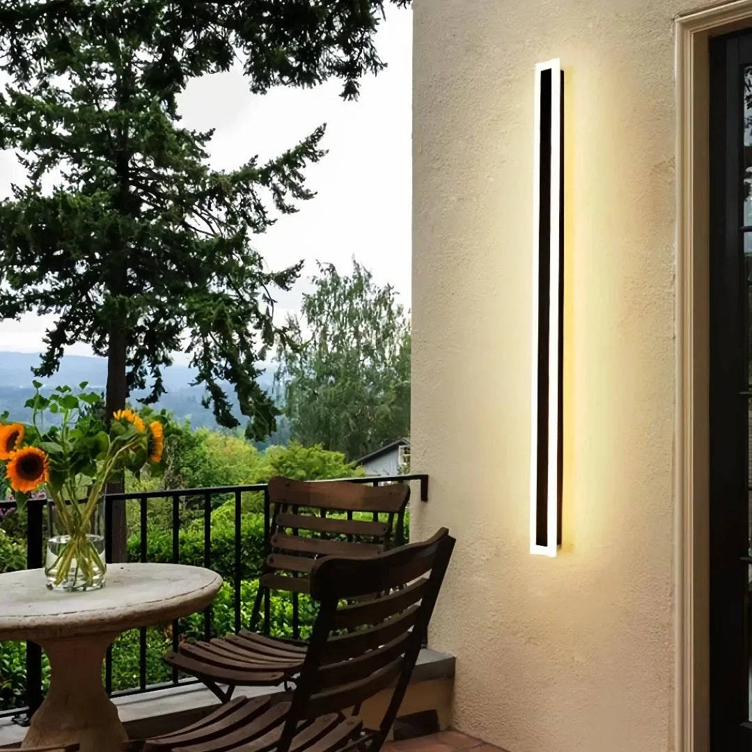 Manial. Lange LED Außenwandleuchte Schwarz mit Bewegungsmelder – Dimmbare Wandlampe Außen