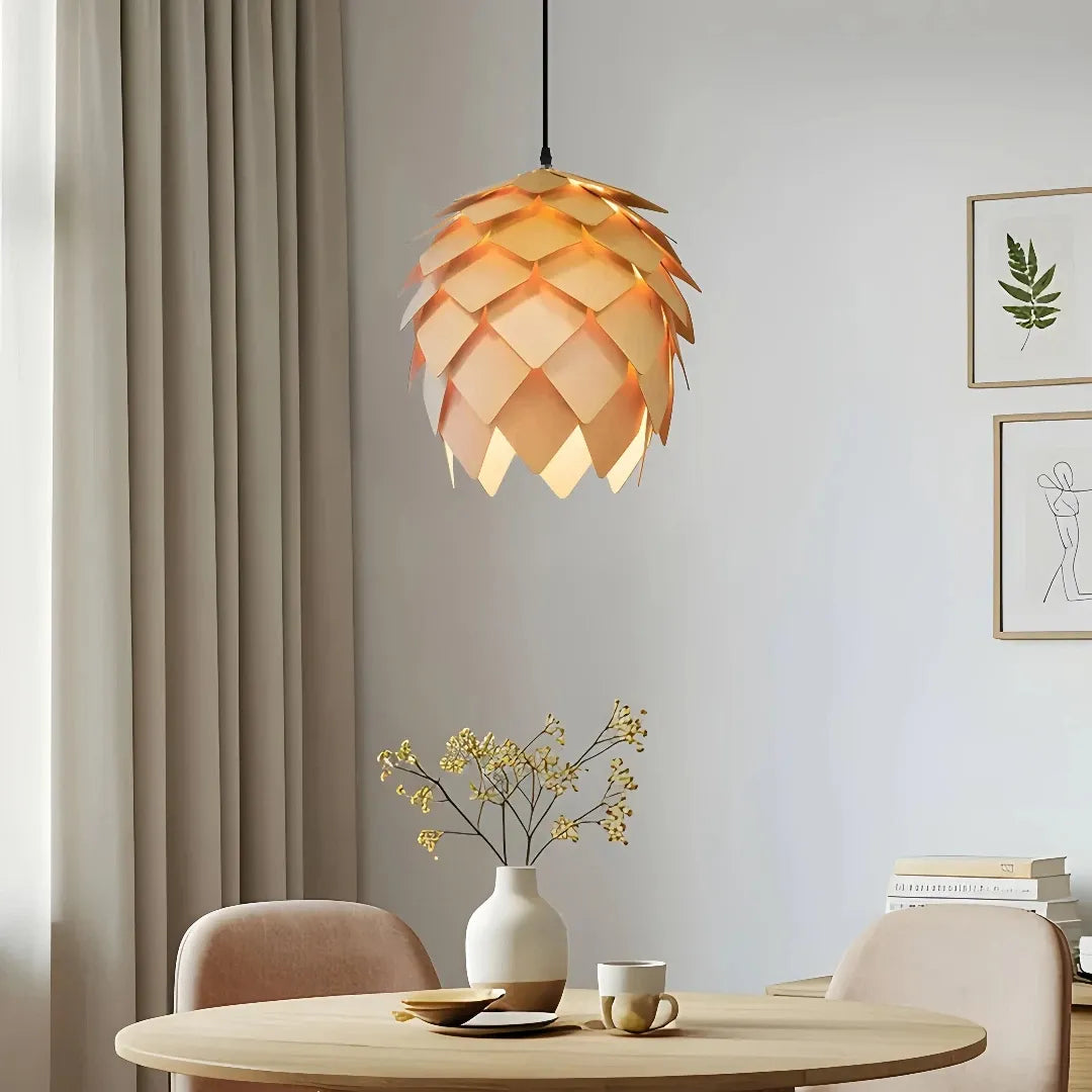 Manial. LED Pendelleuchte aus Eichenholz Esstisch – Hängeleuchte Zapfenform