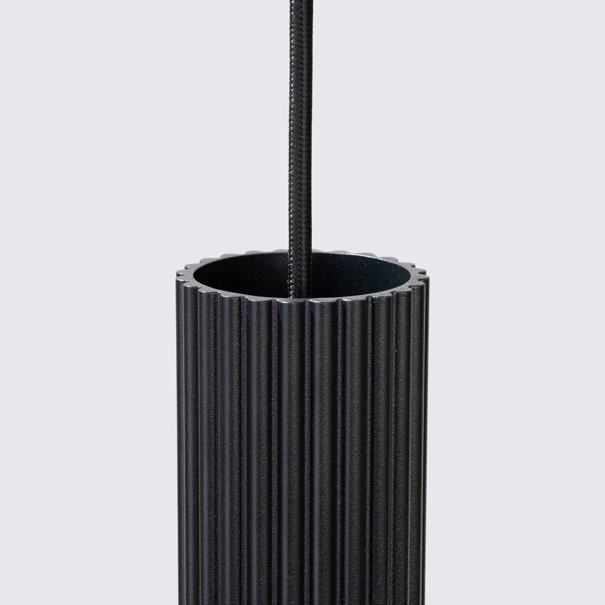 Schlanke Pendelleuchte aus Aluminium (GU10)