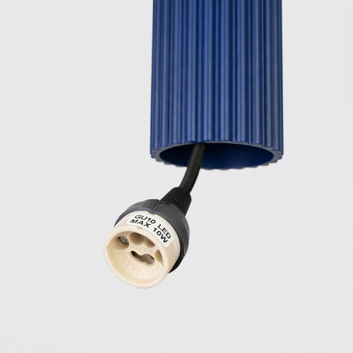 Schlanke Pendelleuchte aus Aluminium (GU10)