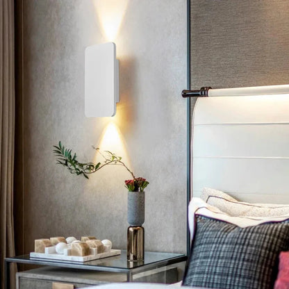 Manial. Moderne LED Up-&-Down Wandleuchte – Rechteckige Aluminium Wandlampe Innen